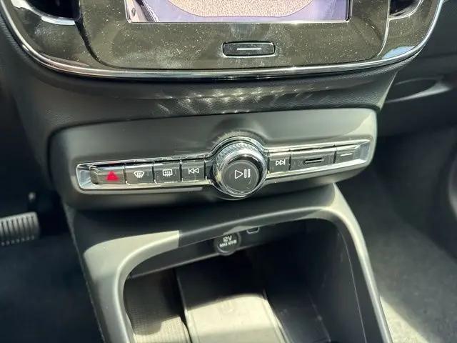 2026 Volvo XC40 Ultra, B5 AWD Gas (mild hybrid), Dark