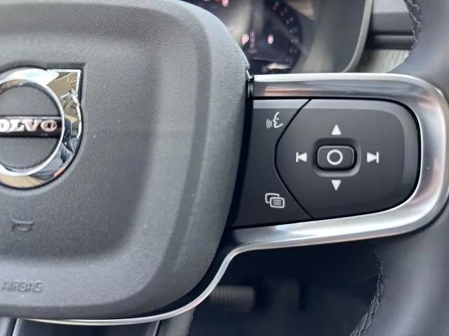 2026 Volvo XC40 Ultra, B5 AWD Gas (mild hybrid), Dark