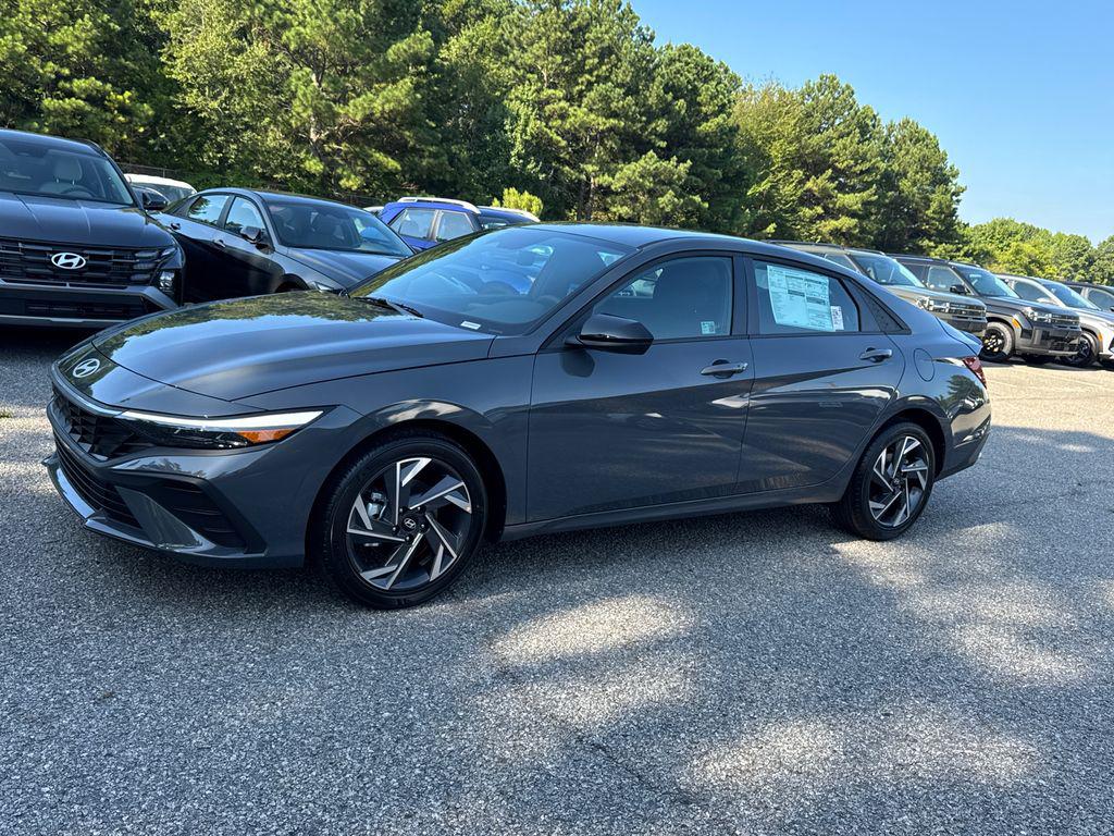 2025 Hyundai Elantra SEL Sport photo 2