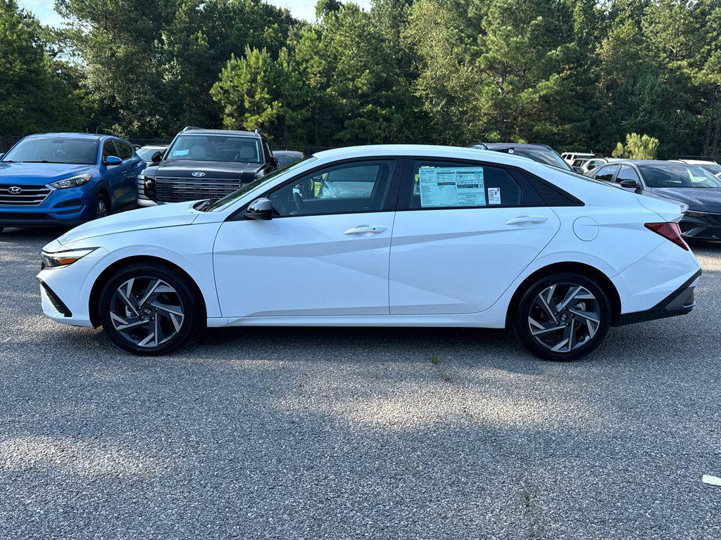 2025 Hyundai Elantra SEL Sport photo 2