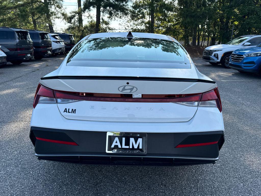 2025 Hyundai Elantra SEL Sport photo 4