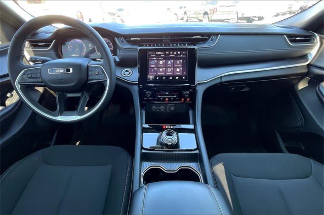 2024 Jeep Grand Cherokee L Laredo 4x4