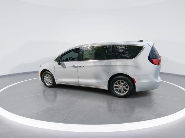 2025 Chrysler Voyager LX