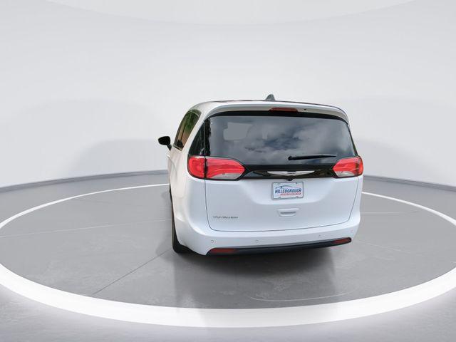 2025 Chrysler Voyager LX
