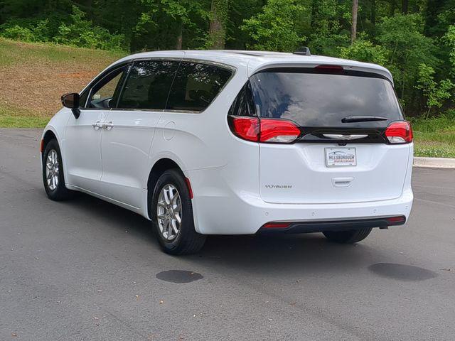 2025 Chrysler Voyager LX
