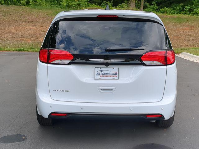 2025 Chrysler Voyager LX