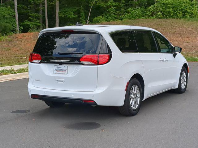 2025 Chrysler Voyager LX