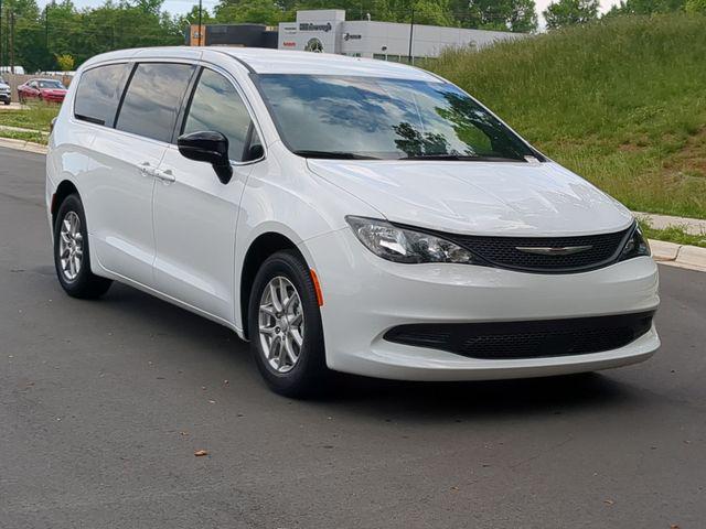 2025 Chrysler Voyager LX