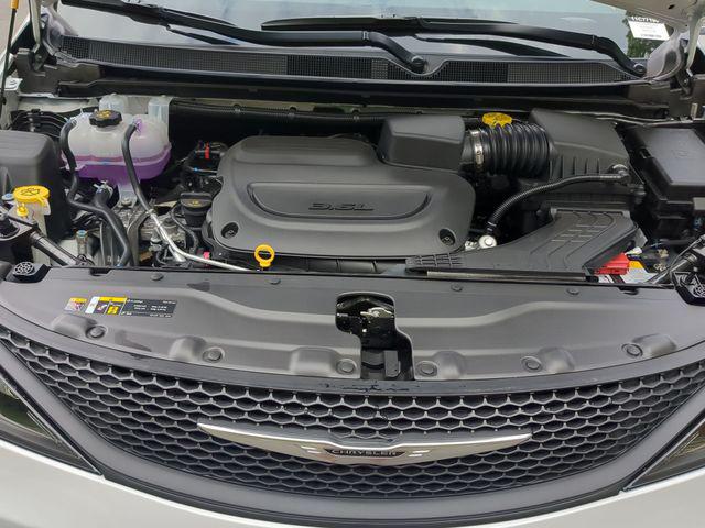 2025 Chrysler Voyager LX