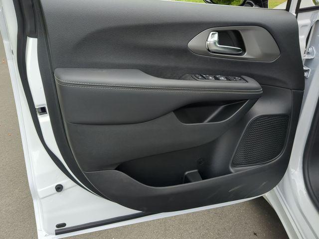 2025 Chrysler Voyager LX