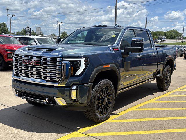 2025 GMC Sierra 2500HD 4WD Crew Cab Standard Bed Denali