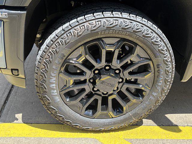 2025 GMC Sierra 2500HD 4WD Crew Cab Standard Bed Denali
