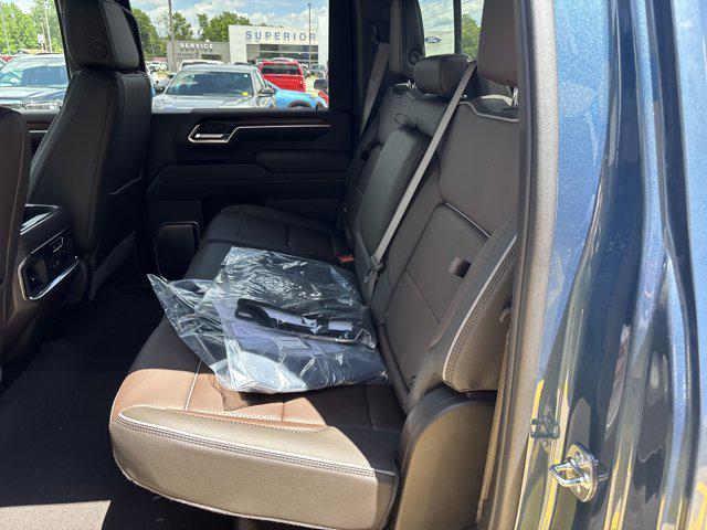 2025 GMC Sierra 2500HD 4WD Crew Cab Standard Bed Denali