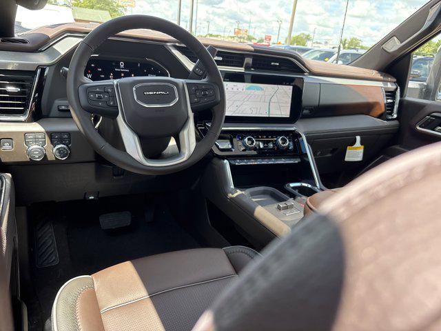 2025 GMC Sierra 2500HD 4WD Crew Cab Standard Bed Denali