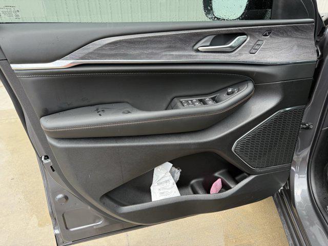 2025 Jeep Grand Cherokee Overland 4x4