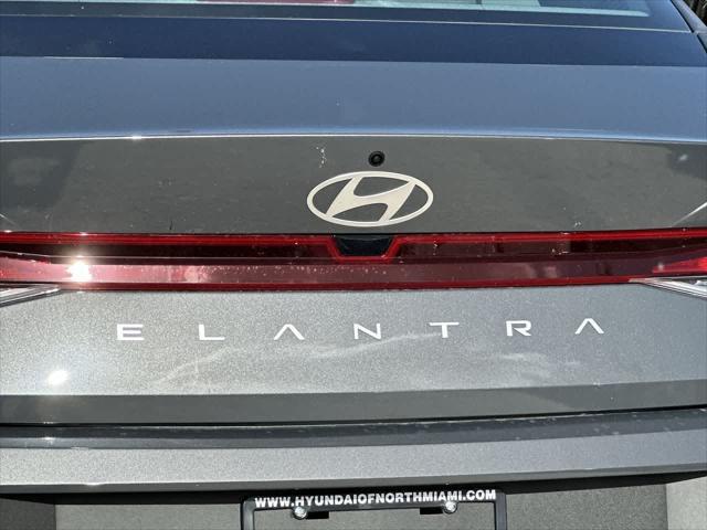 2025 Hyundai Elantra SE