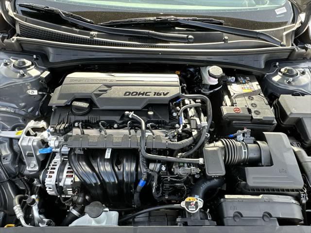 2025 Hyundai Elantra SE