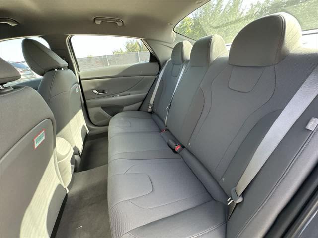 2025 Hyundai Elantra SE