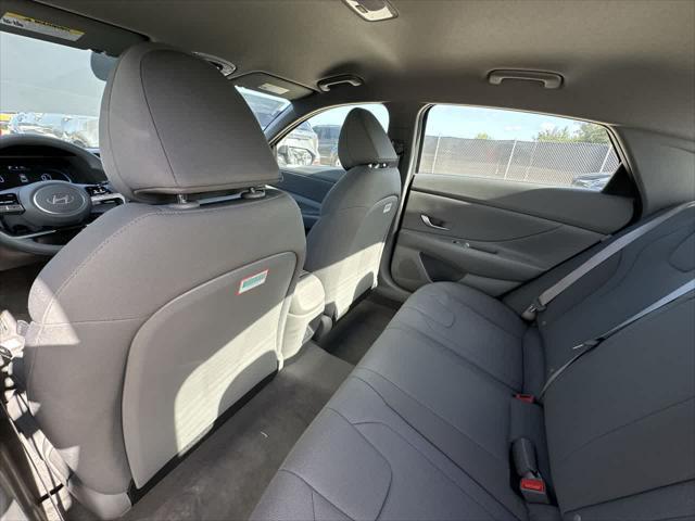 2025 Hyundai Elantra SE
