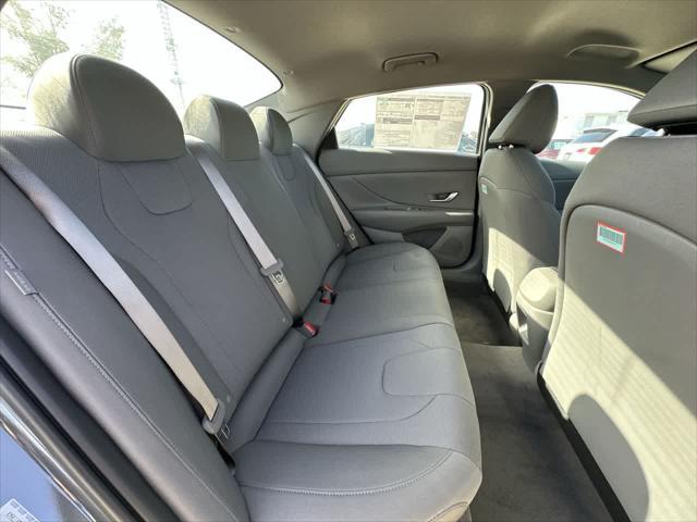 2025 Hyundai Elantra SE