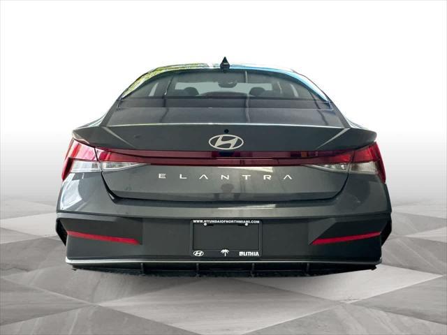 2025 Hyundai Elantra SE