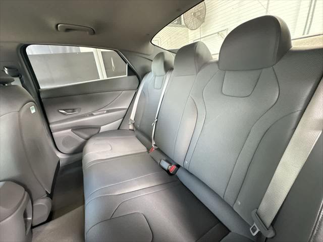 2025 Hyundai Elantra SE
