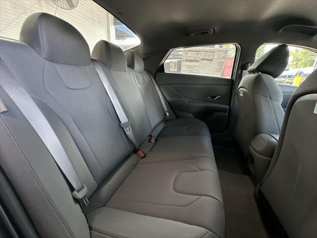 2025 Hyundai Elantra SE