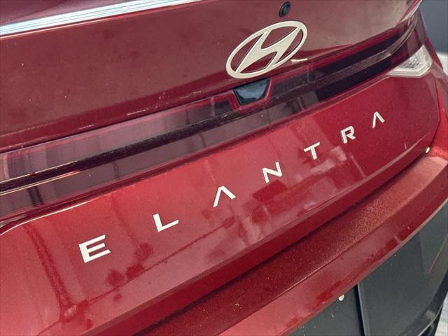 2025 Hyundai Elantra SE