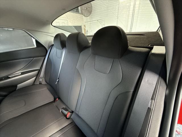 2025 Hyundai Elantra SE
