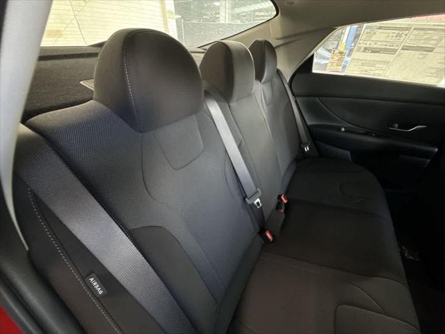 2025 Hyundai Elantra SE