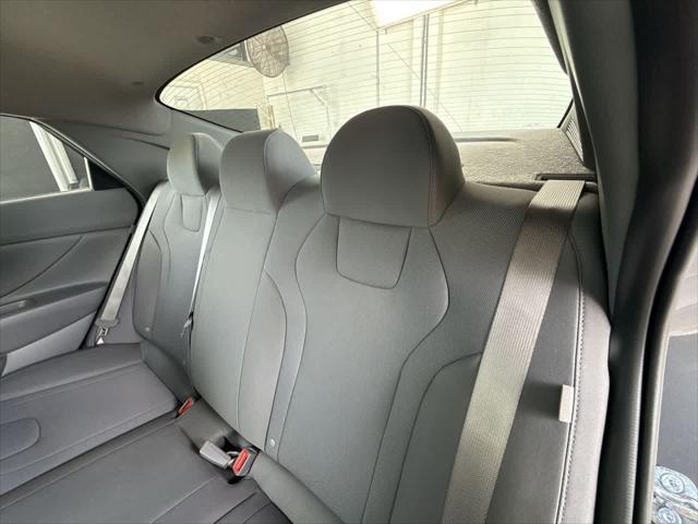 2025 Hyundai Elantra SE