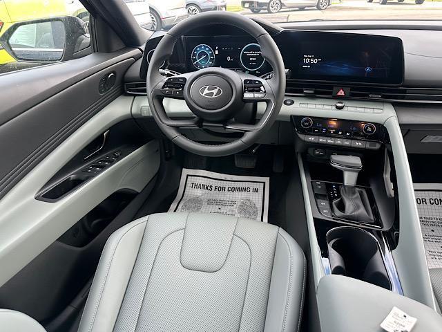 2025 Hyundai Elantra Hybrid Limited