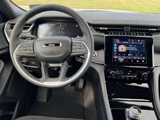 2025 Jeep Grand Cherokee GRAND CHEROKEE L ALTITUDE 4X4