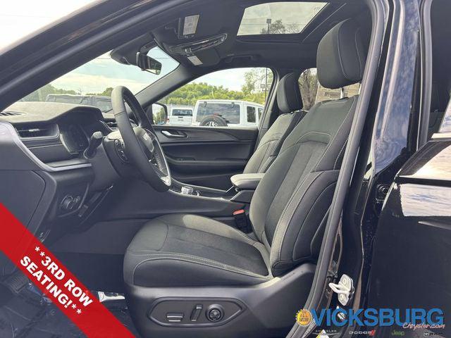 2025 Jeep Grand Cherokee GRAND CHEROKEE L LAREDO X 4X4