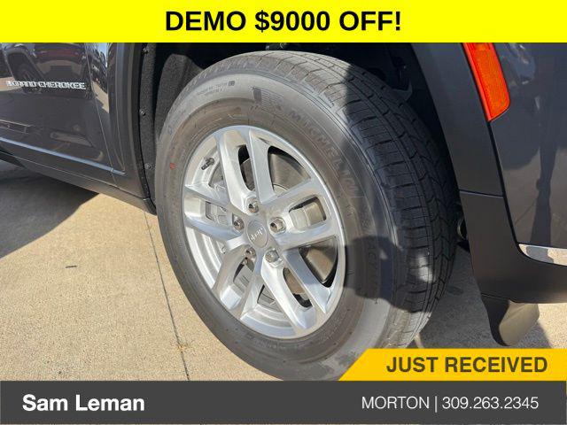 2025 Jeep Grand Cherokee GRAND CHEROKEE L LAREDO X 4X4