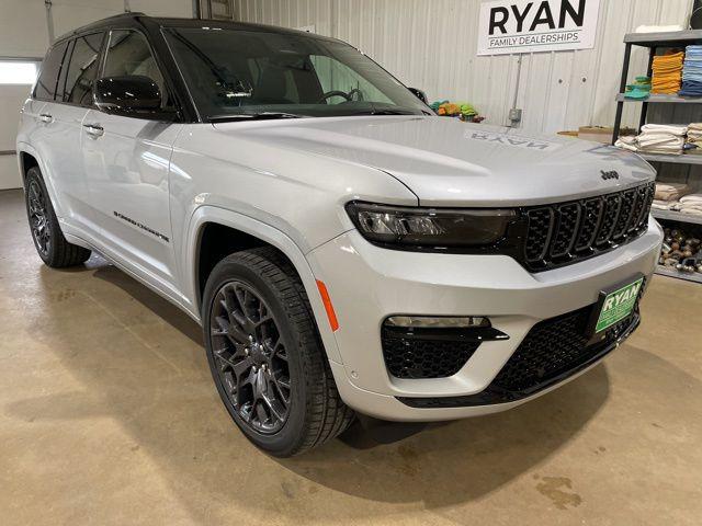 2025 Jeep Grand Cherokee GRAND CHEROKEE SUMMIT 4X4