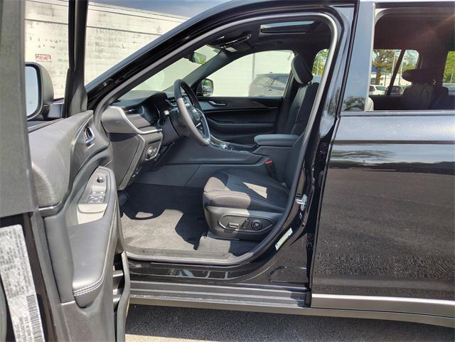 2025 Jeep Grand Cherokee GRAND CHEROKEE L LAREDO X 4X4