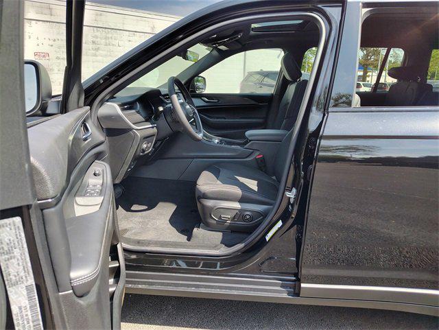 2025 Jeep Grand Cherokee GRAND CHEROKEE L LAREDO X 4X4