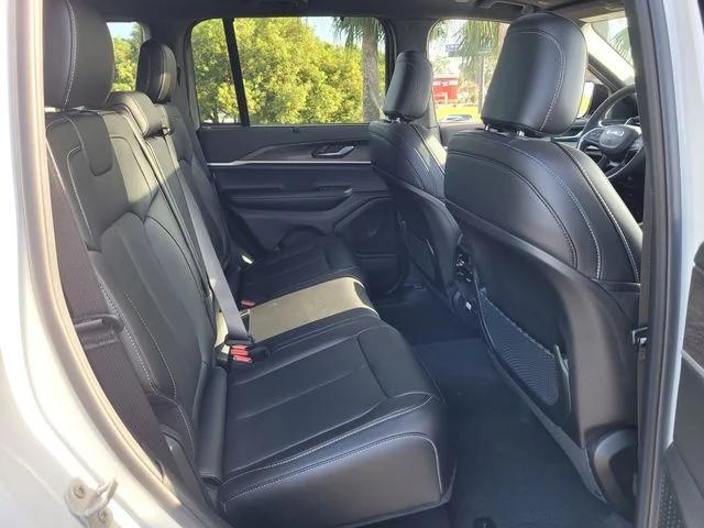 2025 Jeep Grand Cherokee Limited 4x2
