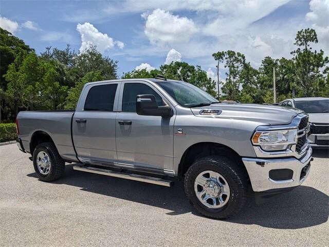 2023 RAM 3500 Tradesman Crew Cab 4x4 64 Box