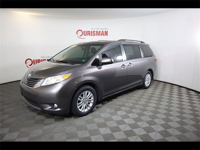 2015 Toyota Sienna XLE 8 Passenger