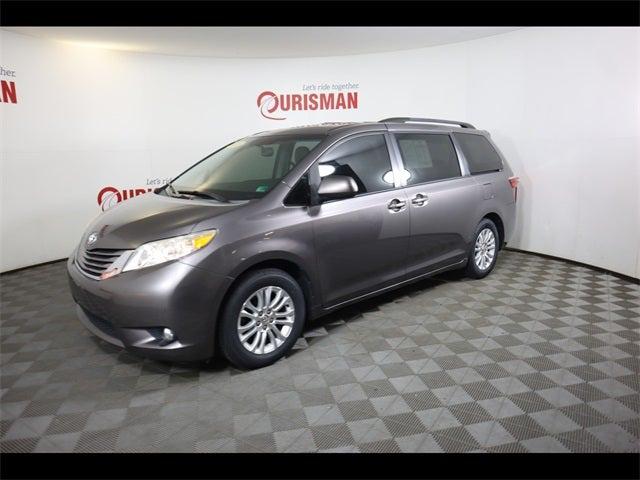 2015 Toyota Sienna XLE 8 Passenger