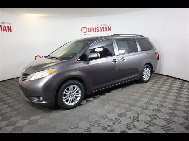 2015 Toyota Sienna XLE 8 Passenger