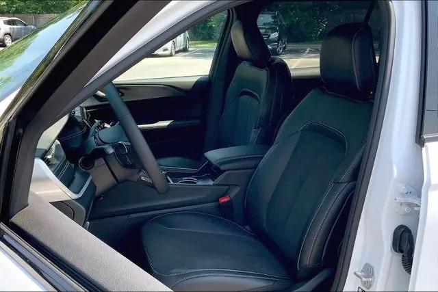 2025 Jeep Grand Cherokee L Altitude X 4x4