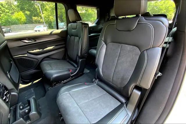 2025 Jeep Grand Cherokee L Altitude X 4x4