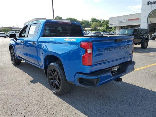 2023 Chevrolet Silverado 1500 4WD Crew Cab Short Bed Custom