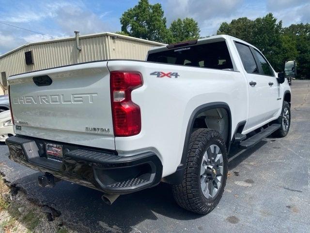2022 Chevrolet Silverado 2500HD 4WD Crew Cab Standard Bed Custom