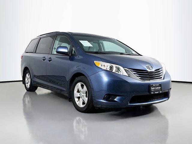 2017 Toyota Sienna LE 8 Passenger