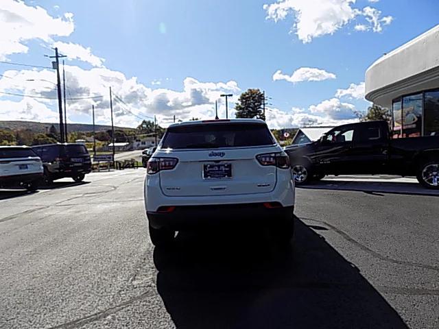 2025 Jeep Compass COMPASS LIMITED 4X4