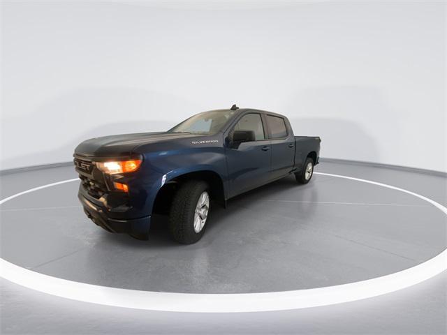 2022 Chevrolet Silverado 1500 4WD Crew Cab Standard Bed Custom